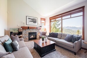 Living area: Smart TV
