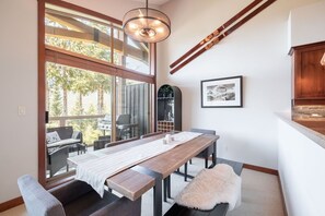 Dining area: Forest view