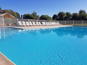 L'Eau, Ciel, Propriété, Piscine, Bleu Azur, Loisir, Composite, Immobilier, Ville Resort