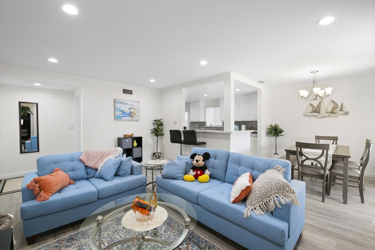Family friends vacation house close to Disneyland