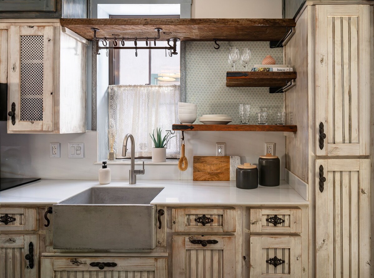 DISCOUNT @ Ochoa Casita – Barrio Viejo designer
