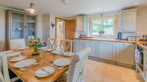 Kitchen/Diner, Bill's Cottage, Bolthole Retreats