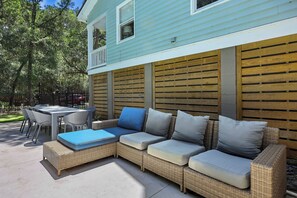 9 Flamingo | Pool Deck
