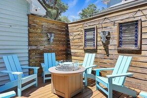 9 Flamingo | Patio