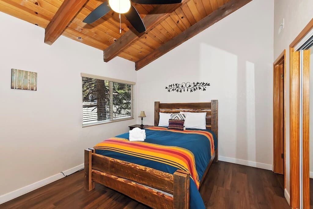 1st bedroom with queen bed