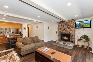 Living room with two couches, fireplace, cable TV