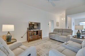 Living Room | Smart TV | Central A/C & Heating | Free WiFi