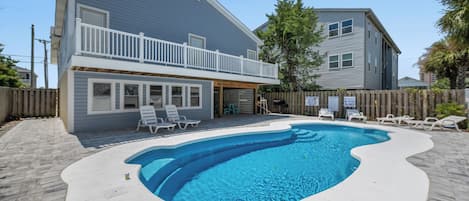 Check out the crystal clear saltwater pool.