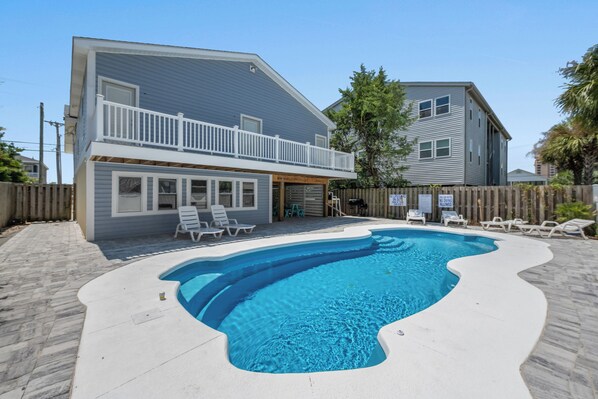 Check out the crystal clear saltwater pool.