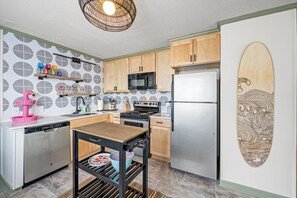 All modern appliances to make meal preparation a breeze.