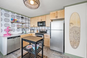 All modern appliances to make meal preparation a breeze.