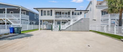 Enjoy a week at Betty Boo which is located on the channel in Cherry Grove.