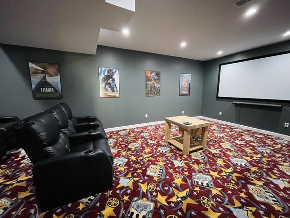 "Painting","Indoors","Home Decor","Screen","Floor"