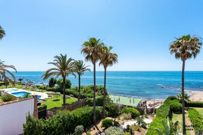 Terras view, looking at the beach, ocean and bulevard