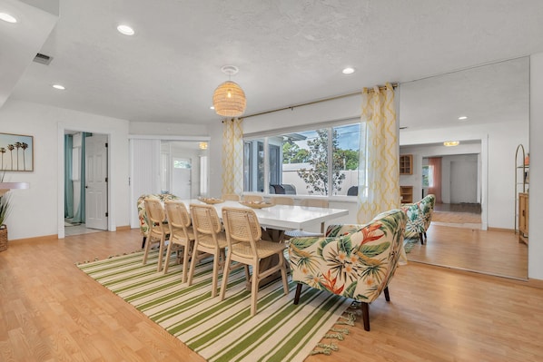10 person dining table!