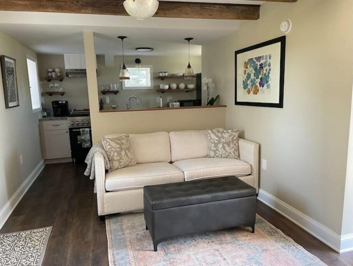 Cozy 1830 Summer Kitchen