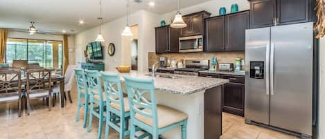 Full kitchen with Island seating