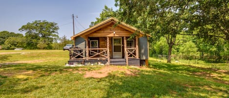 Anderson Vacation Rental | 2BR | 1BA | 3 Steps to Enter | 750 Sq Ft