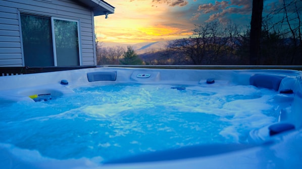 Bañera de hidromasaje al aire libre