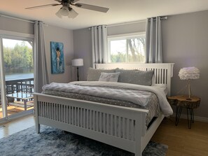 Master Bedroom with King size bed and ensuite.