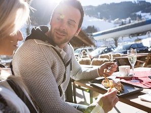 Terrasse mit direkten Blick auf die Talstation