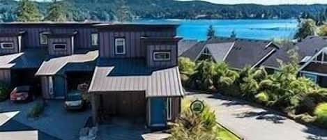 Sooke Harbour Resort