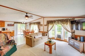 Living Room | Full Sleeper Sofa | Free WiFi