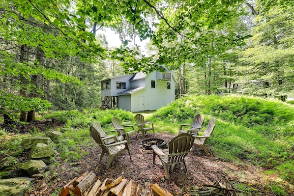 Blakeslee Vacation Rental | 3BR | 2.5BA | 1,392 Sq Ft | Stairs Required