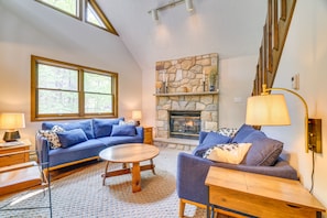 Living Room | Fireplace | Traditional Chalet