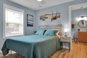 Comfortable Queen Bed with a View Outside