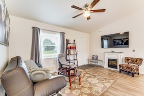 Living Room | Smart TV | Board Games