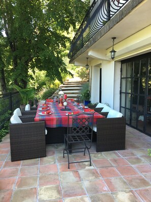 Outdoor dining