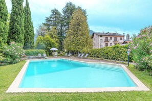 Privater Swimmingpool exklusiv für die Villa