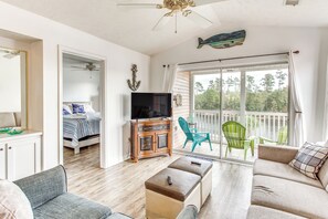 Living Room | Free WiFi | Smart TV | Central A/C