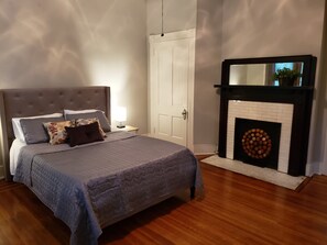 Master Bedroom with Queen size bed - Upstairs