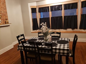 Dining for 6 people