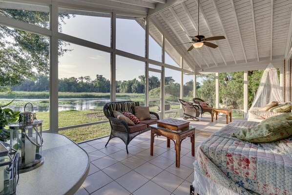Sanford Vacation Rental | 2BR | 1BA | 3 Steps Required for Access | 1,200 Sq Ft