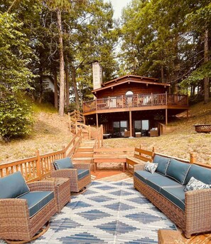 The sunny lookout deck