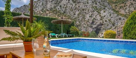 Casitas Cueva del Gato Benaoján by Ruralidays