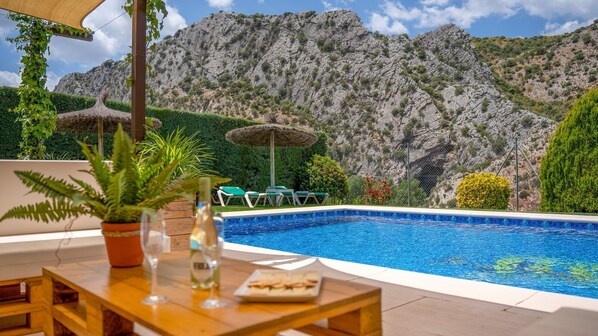 Casitas Cueva del Gato Benaoján by Ruralidays