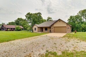 1-Story House | 1,728 Sq Ft | Self Check-In | 0.1 Mi to Boat Launch