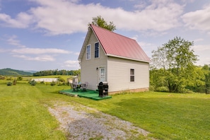 Exterior | Driveway (5 Vehicles)