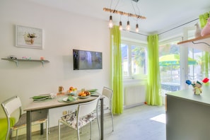 The dining table with access to the terrace