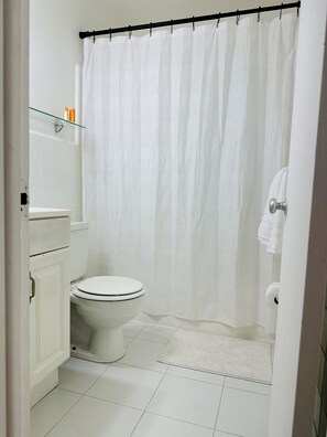Unit 4 Bathroom