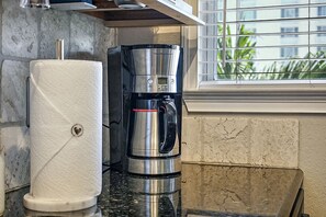 Kaffe og/eller kaffemaskine