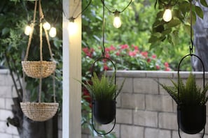 Backyard Outdoor Dining Area