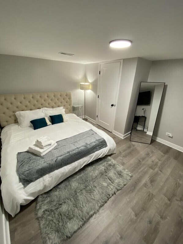 Master Bedroom w/ King Bed