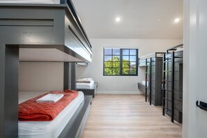 Bunkroom (Sleeps 16)