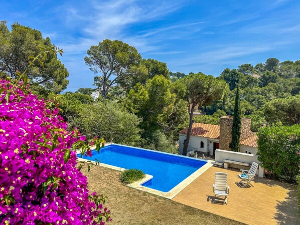 Villa 900 mts from the beach. 6 p. Private pool and garden. Porch. Wifi. Pals.