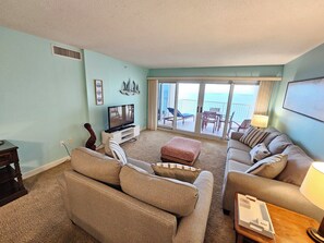 Living Area w/ Gulf Front View